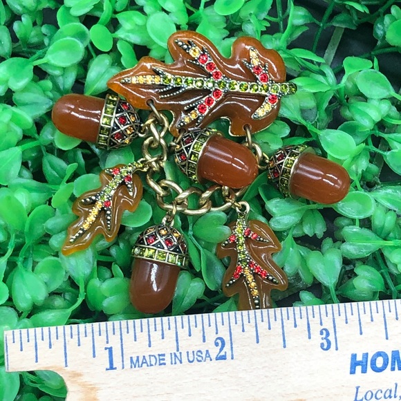 Heidi Daus 🆕 “Fall Festival” pin dangling acorns - Picture 6 of 10